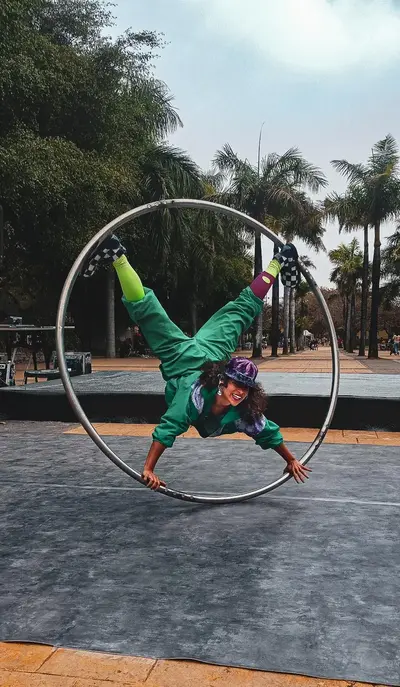 DJTami durante una escena de circo y clown.