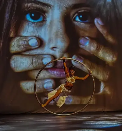 Artistas de Guerreras durante una escena colectiva.